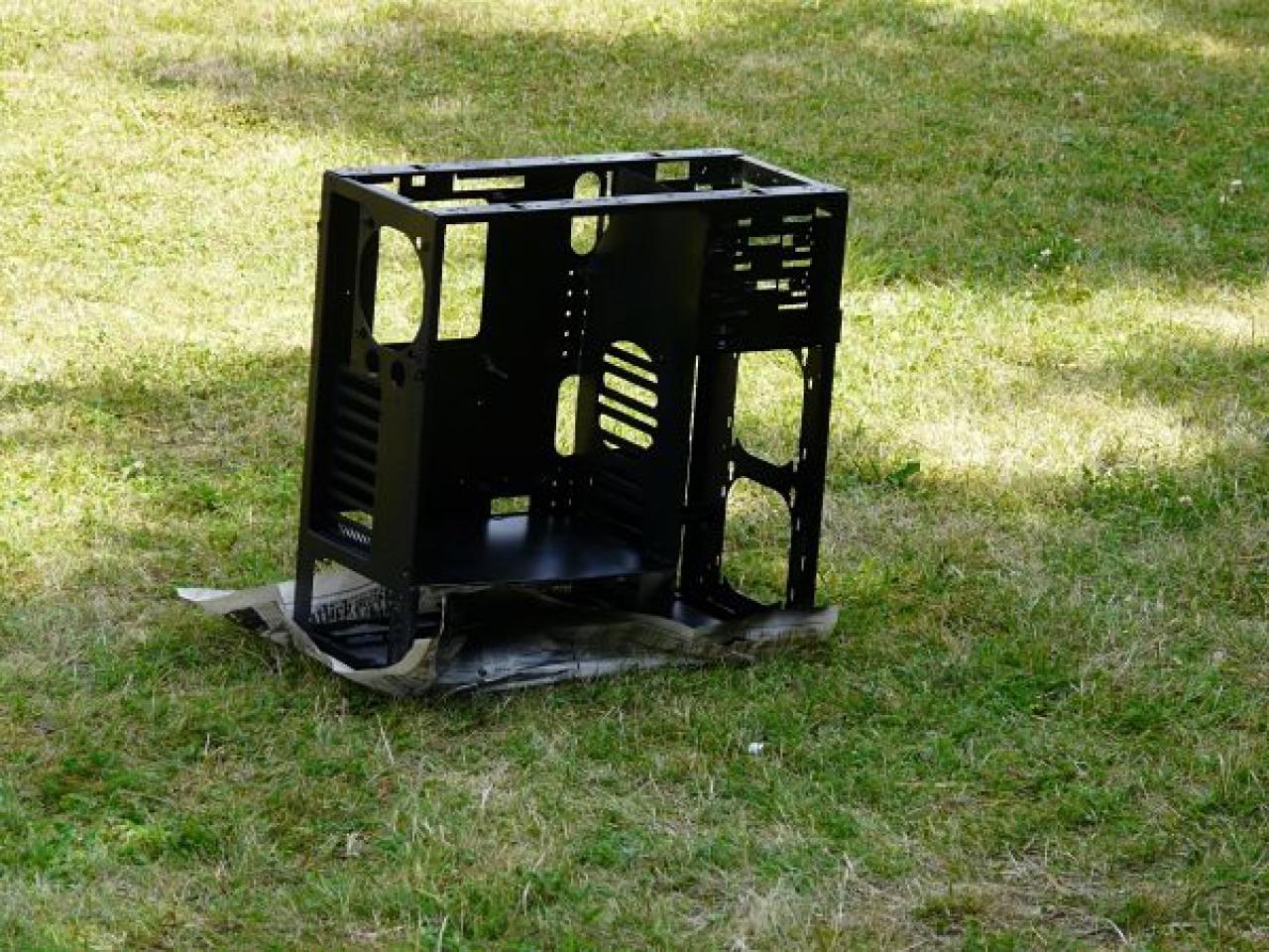 [13/06/2012] Casemod: Gurkensalat erschafft strahlende Finsternis - Knall inklusive (29)