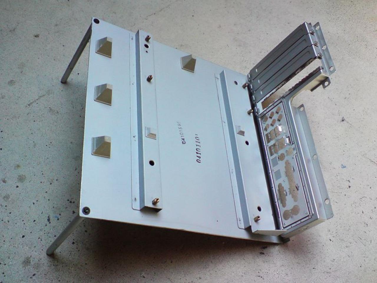 [06/06/2012] Casemod: Monitor-Recycling der anderen Art - PC plus Bildschirm in CRT-Gehäuse verpflanzt (7)