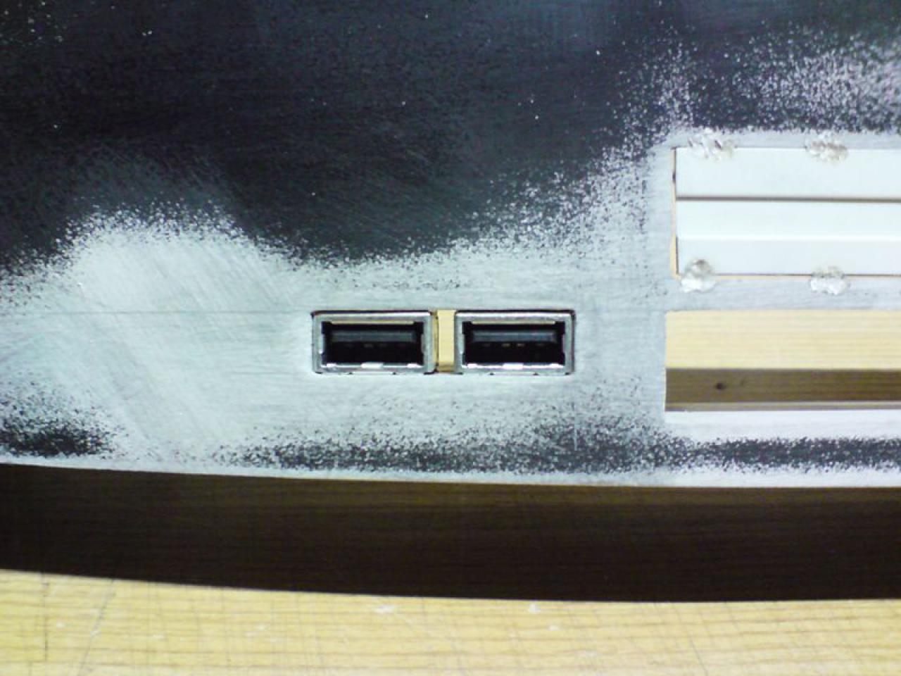 [06/06/2012] Casemod: Monitor-Recycling der anderen Art - PC plus Bildschirm in CRT-Gehäuse verpflanzt (17)