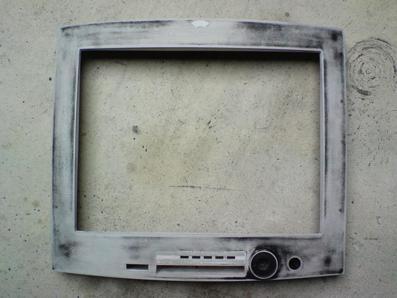 [06/06/2012] Casemod: Monitor-Recycling der anderen Art - PC plus Bildschirm in CRT-Gehäuse verpflanzt (20)