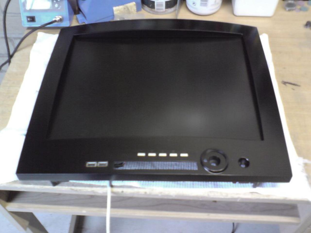 [06/06/2012] Casemod: Monitor-Recycling der anderen Art - PC plus Bildschirm in CRT-Gehäuse verpflanzt (27)