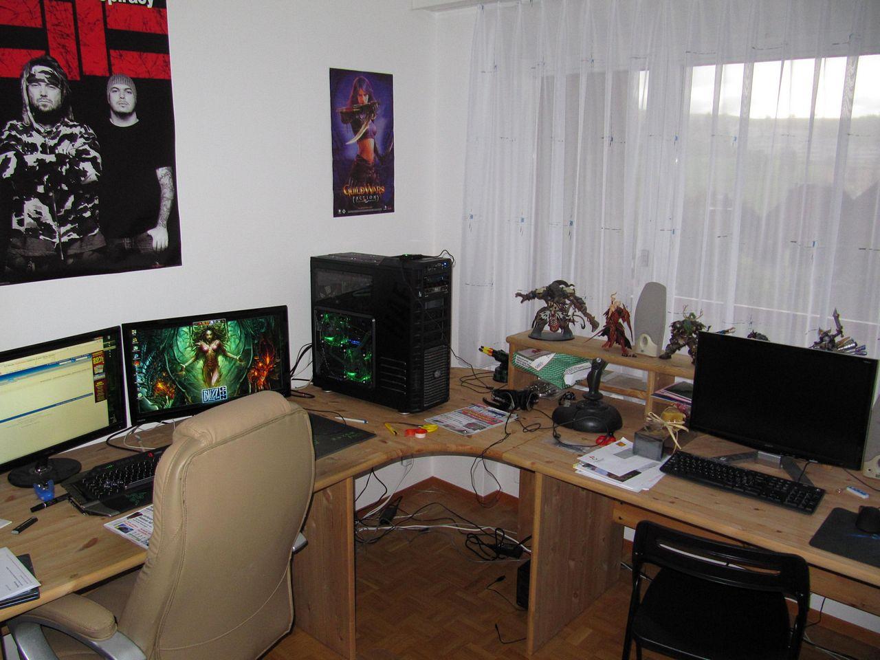 [29/06/2012] Update vom 01.07. mit neuen Schreibtischen und Werkbänken (13)