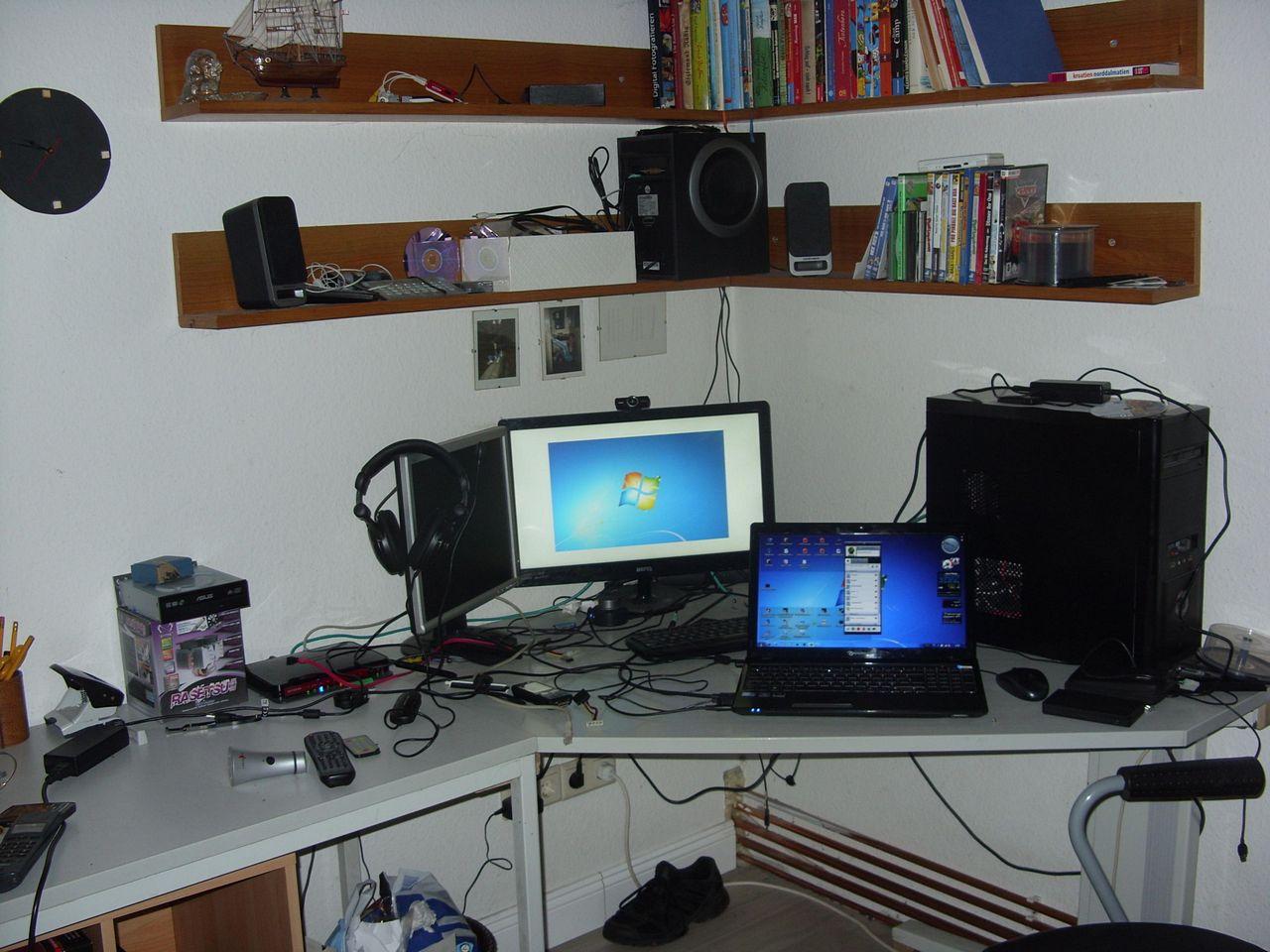[29/06/2012] Update vom 01.07. mit neuen Schreibtischen und Werkbänken (32)