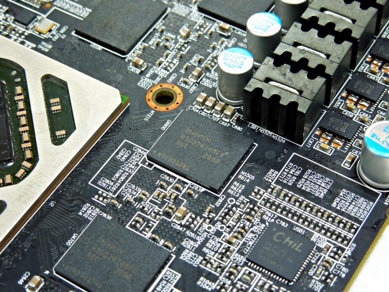 [05/06/2012] Powercolor HD 7970 X2 Devil 13: Mit 1.100 MHz und drei 8-Pol-Anschlüssen an die Spitze? (11)