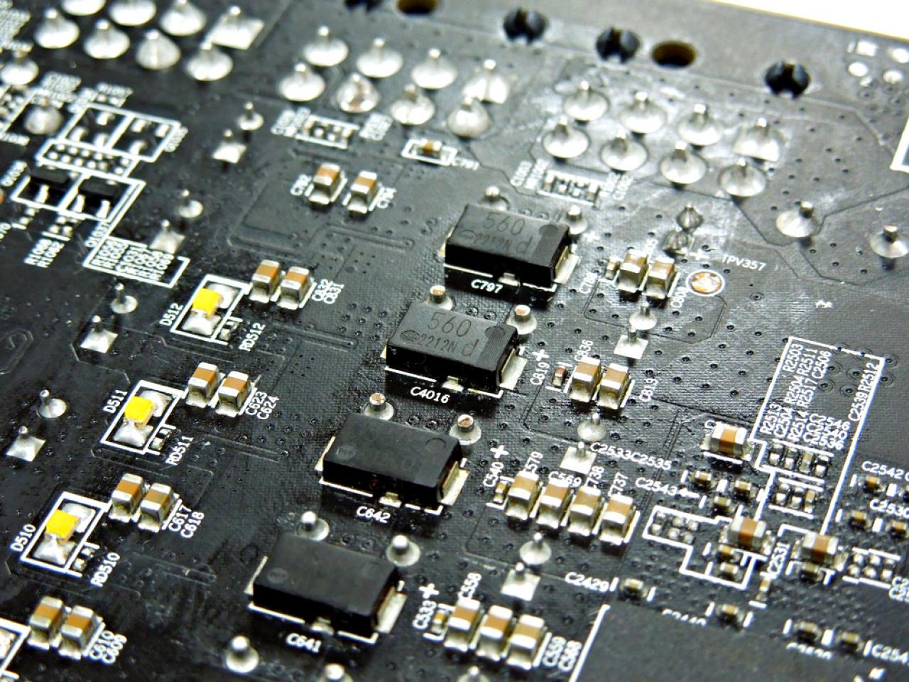 [05/06/2012] Powercolor HD 7970 X2 Devil 13: Mit 1.100 MHz und drei 8-Pol-Anschlüssen an die Spitze? (14)