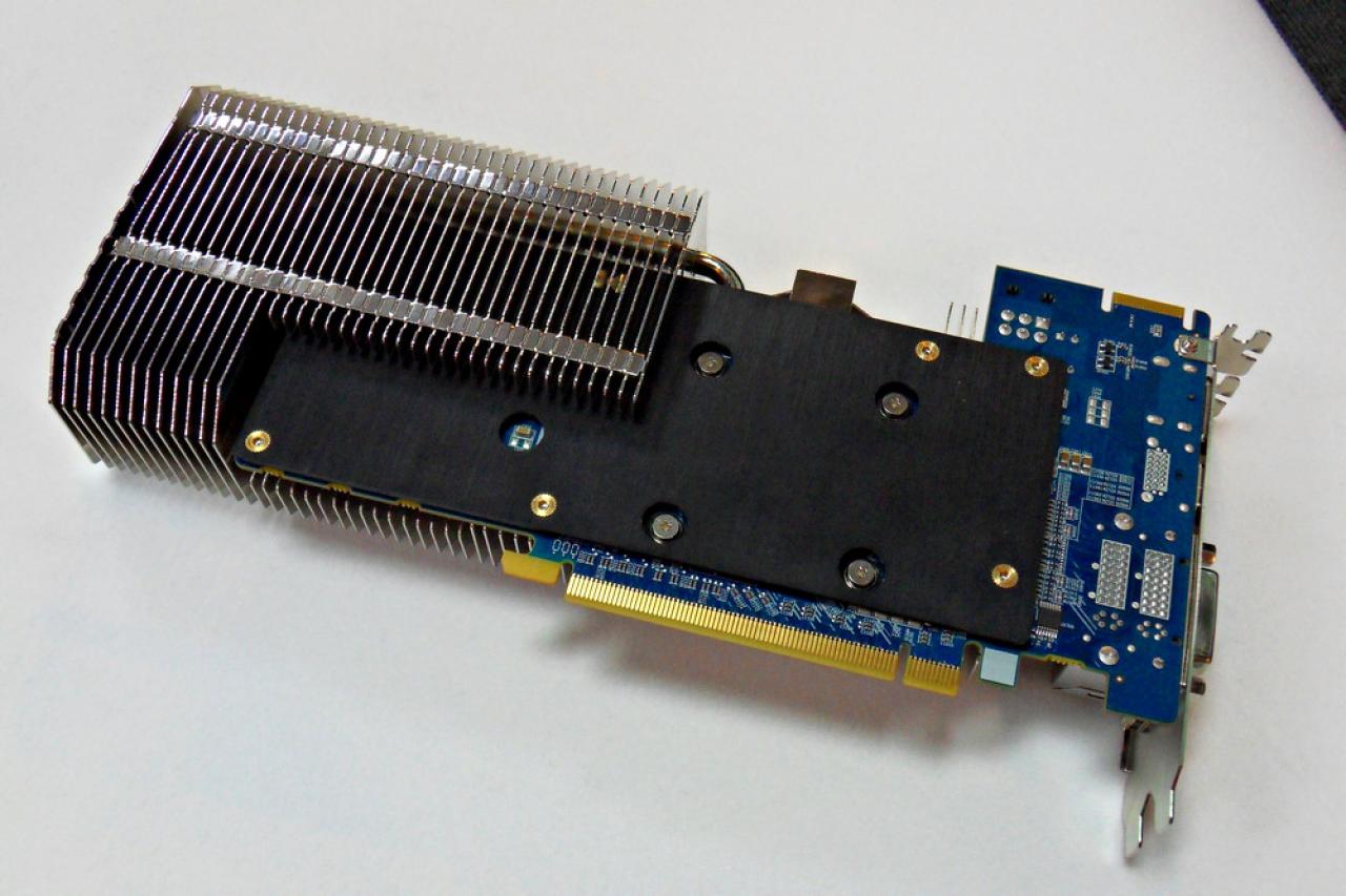 [06/06/2012] Sapphire zeigt Vapor-X-CPU-Kühler, die Radeon HD 7970 Vapor-X, die HD 7870 Flex, eine passive Radeon HD HD 7770 sowie FM2- und Brazos-Boards (5)