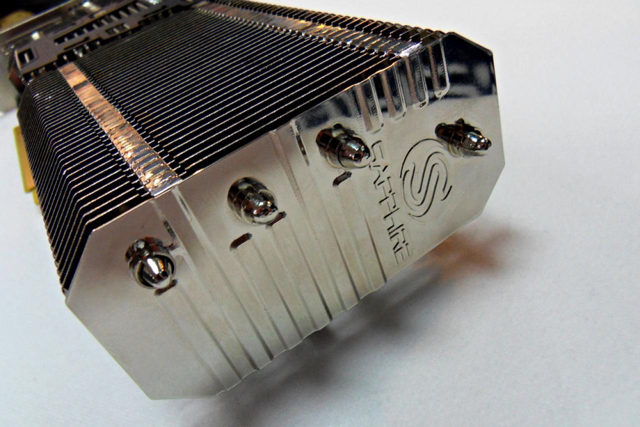 [06/06/2012] Sapphire zeigt Vapor-X-CPU-Kühler, die Radeon HD 7970 Vapor-X, die HD 7870 Flex, eine passive Radeon HD HD 7770 sowie FM2- und Brazos-Boards (7)