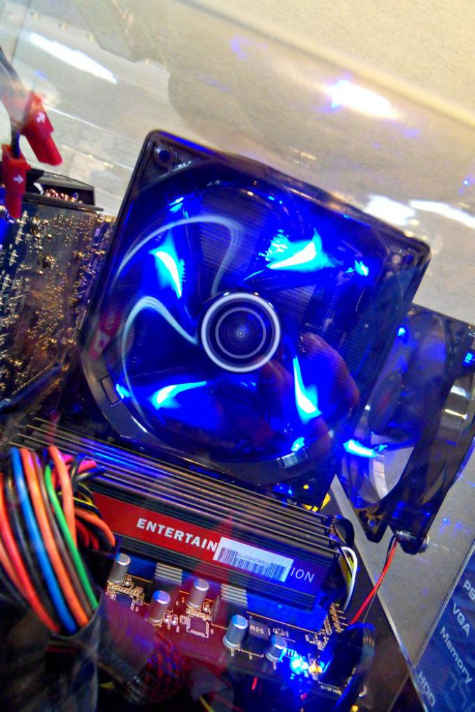 [06/06/2012] Sapphire zeigt Vapor-X-CPU-Kühler, die Radeon HD 7970 Vapor-X, die HD 7870 Flex, eine passive Radeon HD HD 7770 sowie FM2- und Brazos-Boards (23)