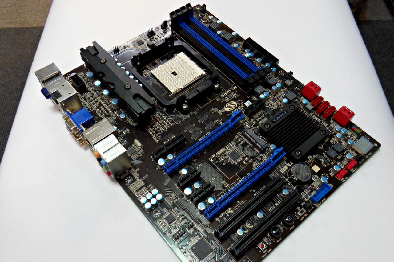 [06/06/2012] Sapphire zeigt Vapor-X-CPU-Kühler, die Radeon HD 7970 Vapor-X, die HD 7870 Flex, eine passive Radeon HD HD 7770 sowie FM2- und Brazos-Boards (29)