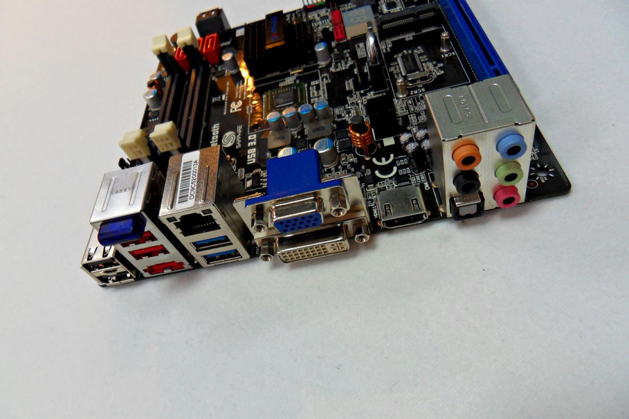 [06/06/2012] Sapphire zeigt Vapor-X-CPU-Kühler, die Radeon HD 7970 Vapor-X, die HD 7870 Flex, eine passive Radeon HD HD 7770 sowie FM2- und Brazos-Boards (38)
