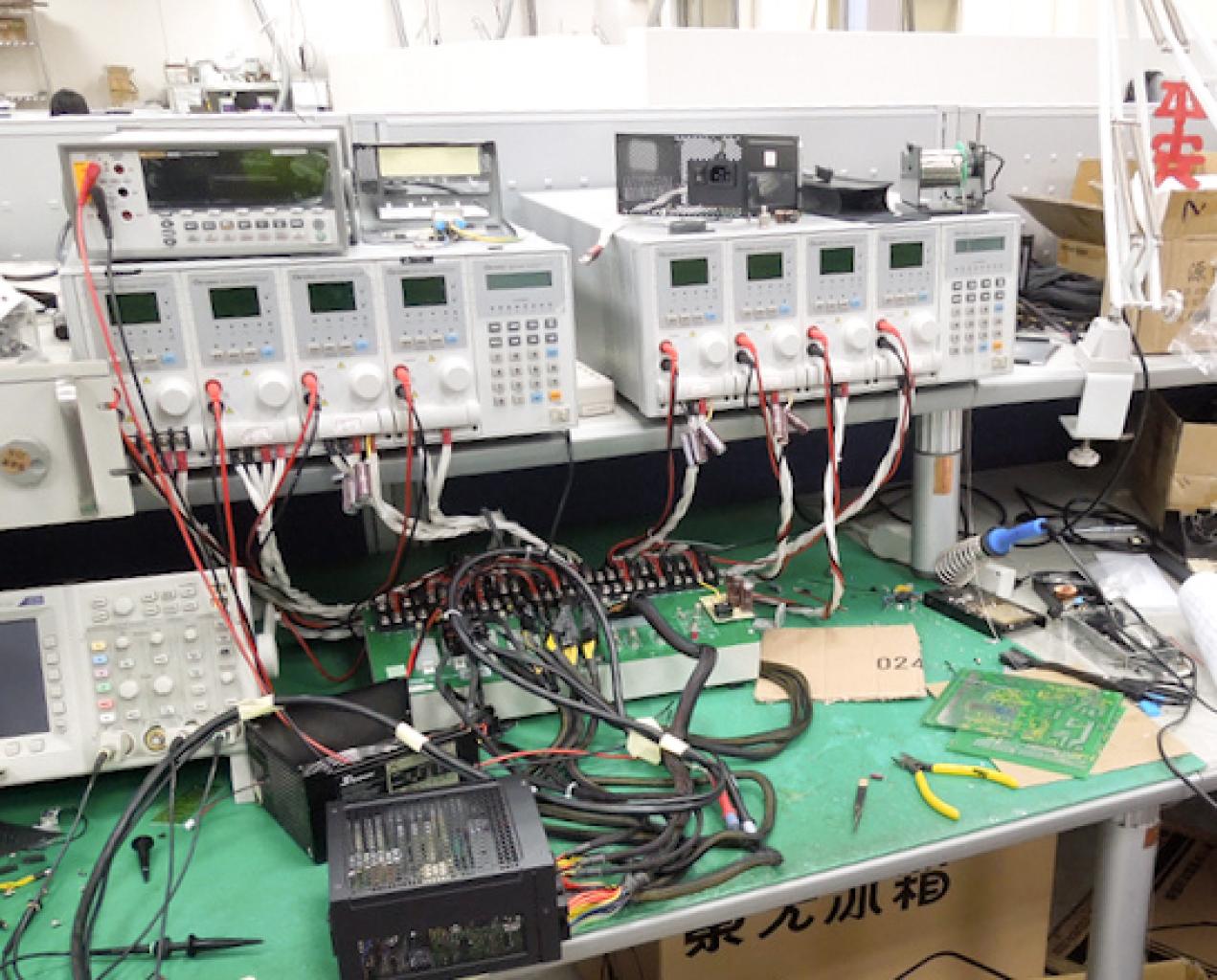 [22/06/2012] Neben aktiven und semi-passiven prüft der Hersteller natürlich auch seine Fanless-Modelle auf Her(t)z und Nieren