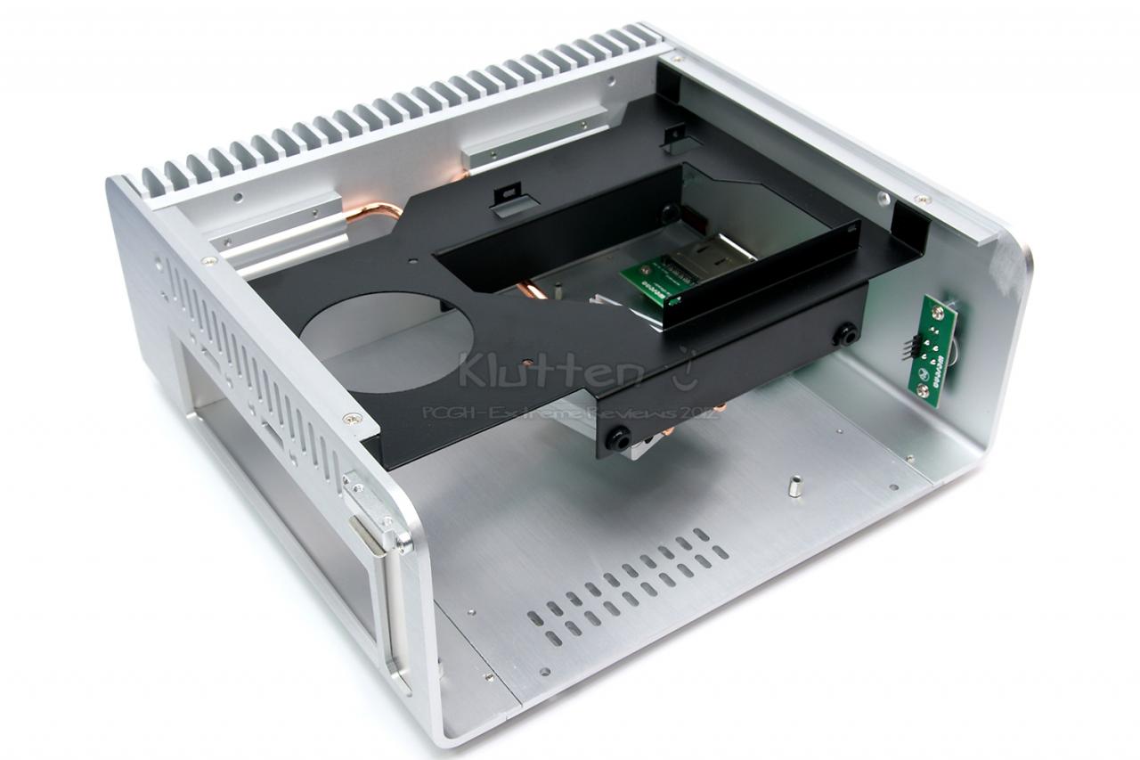 [28/06/2012] PCGHX Extreme: Streacom FC8 - lautloses Mini-ITX-Edelgehäuse im Review (24)