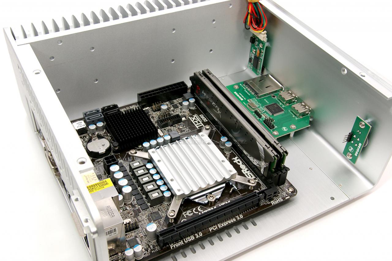 [28/06/2012] PCGHX Extreme: Streacom FC8 - lautloses Mini-ITX-Edelgehäuse im Review (27)