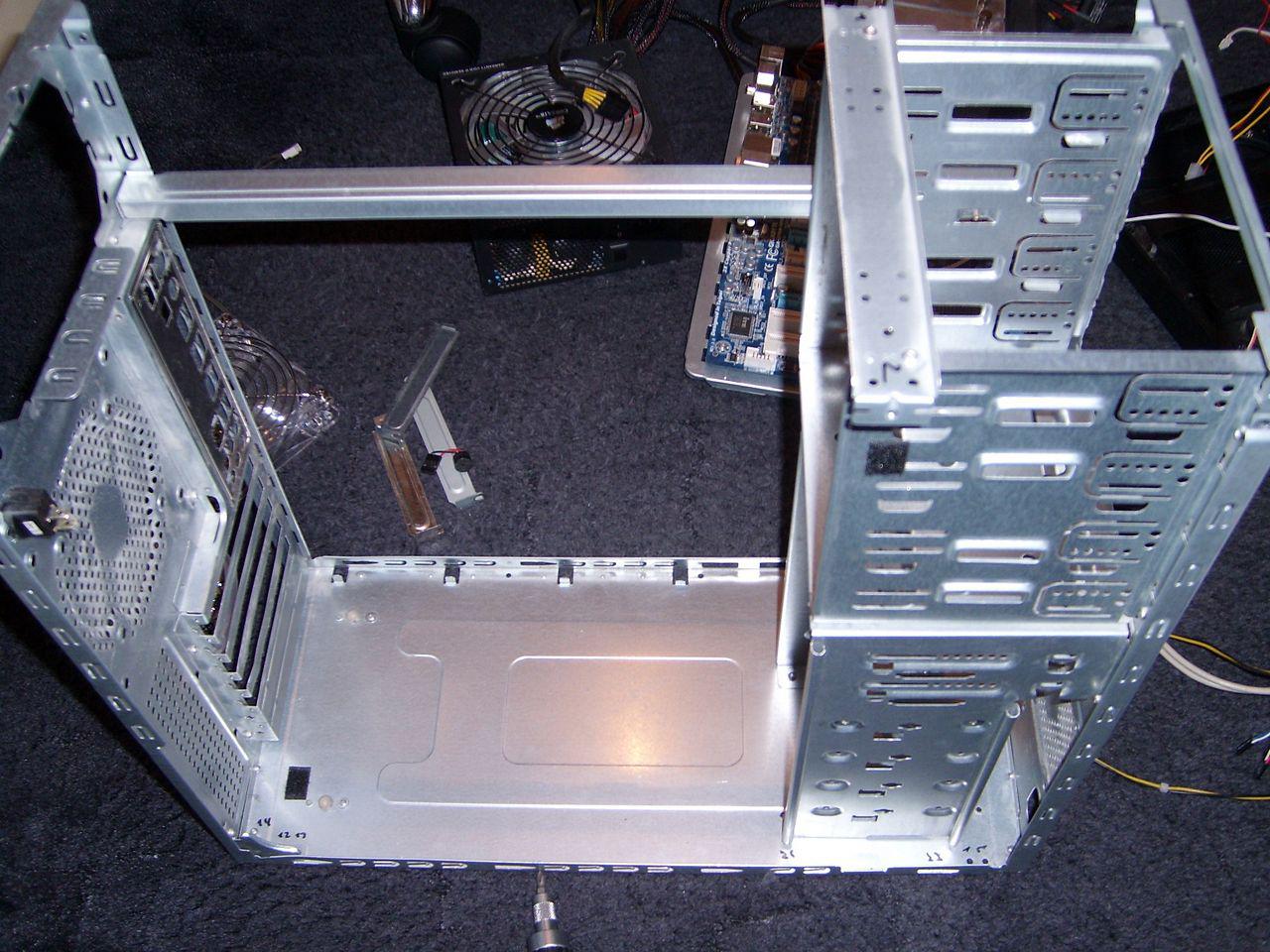 [01/06/2012] X-Plorer-Casemod: Gehäuse bekommt Rundumerneuerung inlusive Band-Artwork (3)