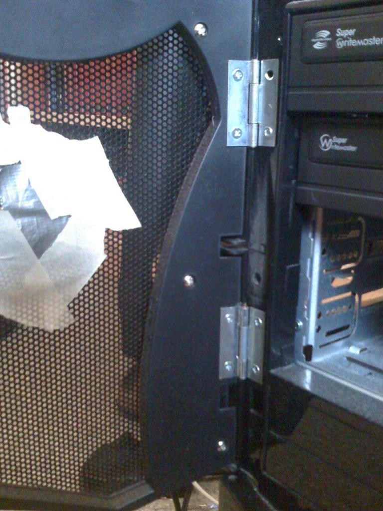 [01/06/2012] X-Plorer-Casemod: Gehäuse bekommt Rundumerneuerung inlusive Band-Artwork (44)