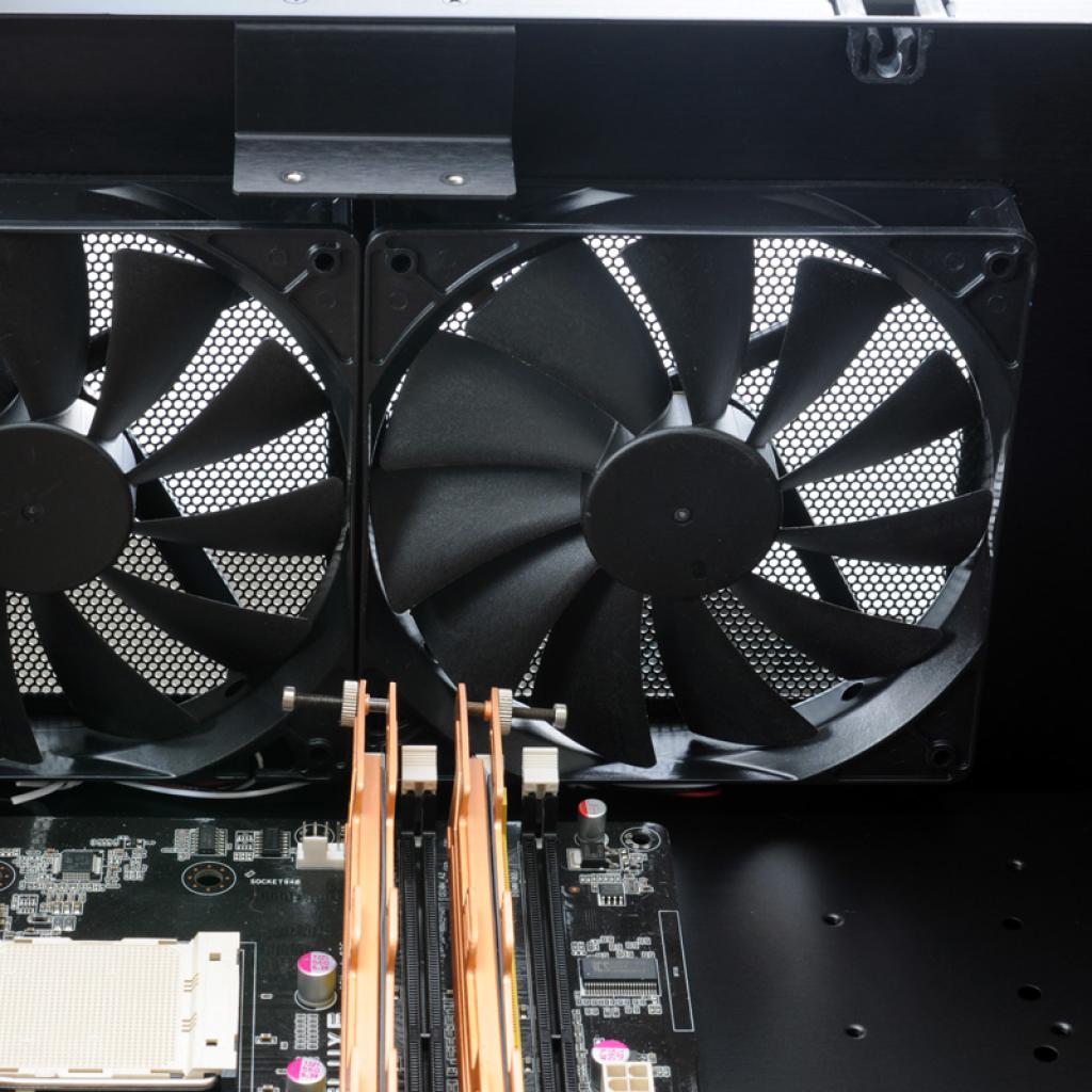 [25/06/2012] Lian Li kündigt edles Aluminium-Gehäuse PC-V750 an (9)