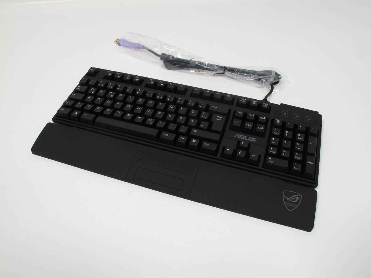 [26/07/2012] Asus ROG Tytan CG8580: H2O-gekühlter High-End-PC im Testlabor (6)