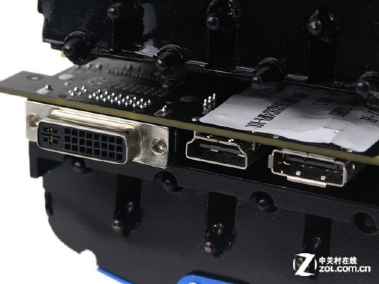 [25/07/2012] Kühler-Monster Teil zwei: Weitere Bilder der passiven Colorful GTX 680 iGame aufgetaucht (3)