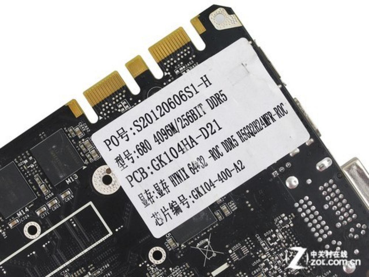 [25/07/2012] Kühler-Monster Teil zwei: Weitere Bilder der passiven Colorful GTX 680 iGame aufgetaucht (6)