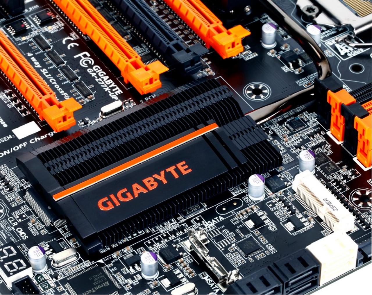 [29/07/2012] Gigabyte Z77X-UP7: High-End-Mainboard mit 32 Phasen für die CPU im finalen Design abgelichtet - inlusive Video (4)