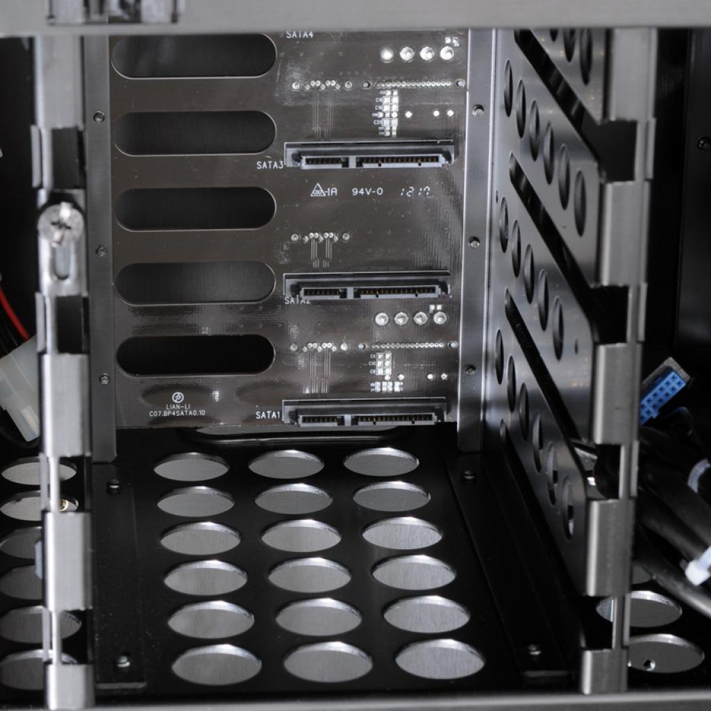 [17/07/2012] Lian Li kündigte EATX-Gehäuse PC-X2000FN an (12)