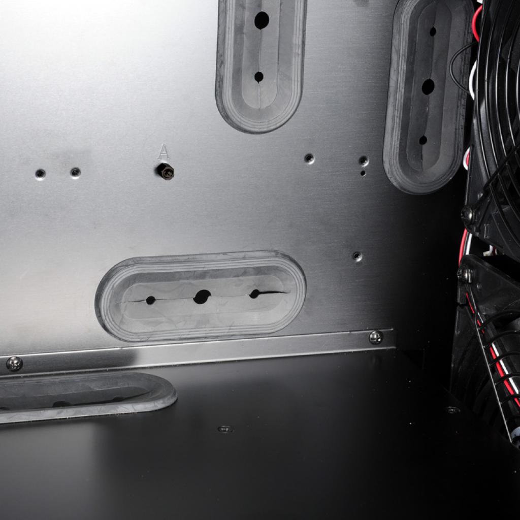 [17/07/2012] Lian Li kündigte EATX-Gehäuse PC-X2000FN an (13)