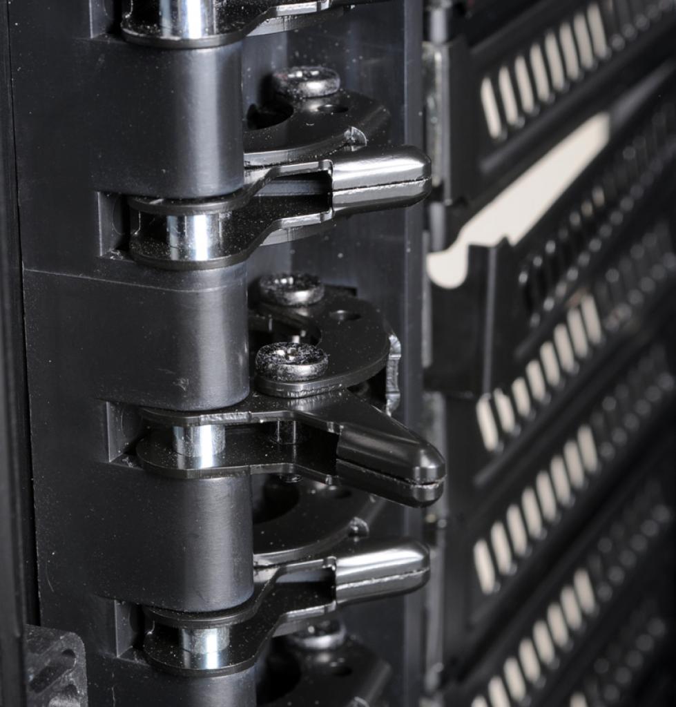 [17/07/2012] Lian Li kündigte EATX-Gehäuse PC-X2000FN an (16)