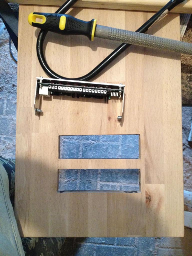 [19/07/2012] Wooden Inspiration: Mit der Holzfräse zum Wunschgehäuse (32)