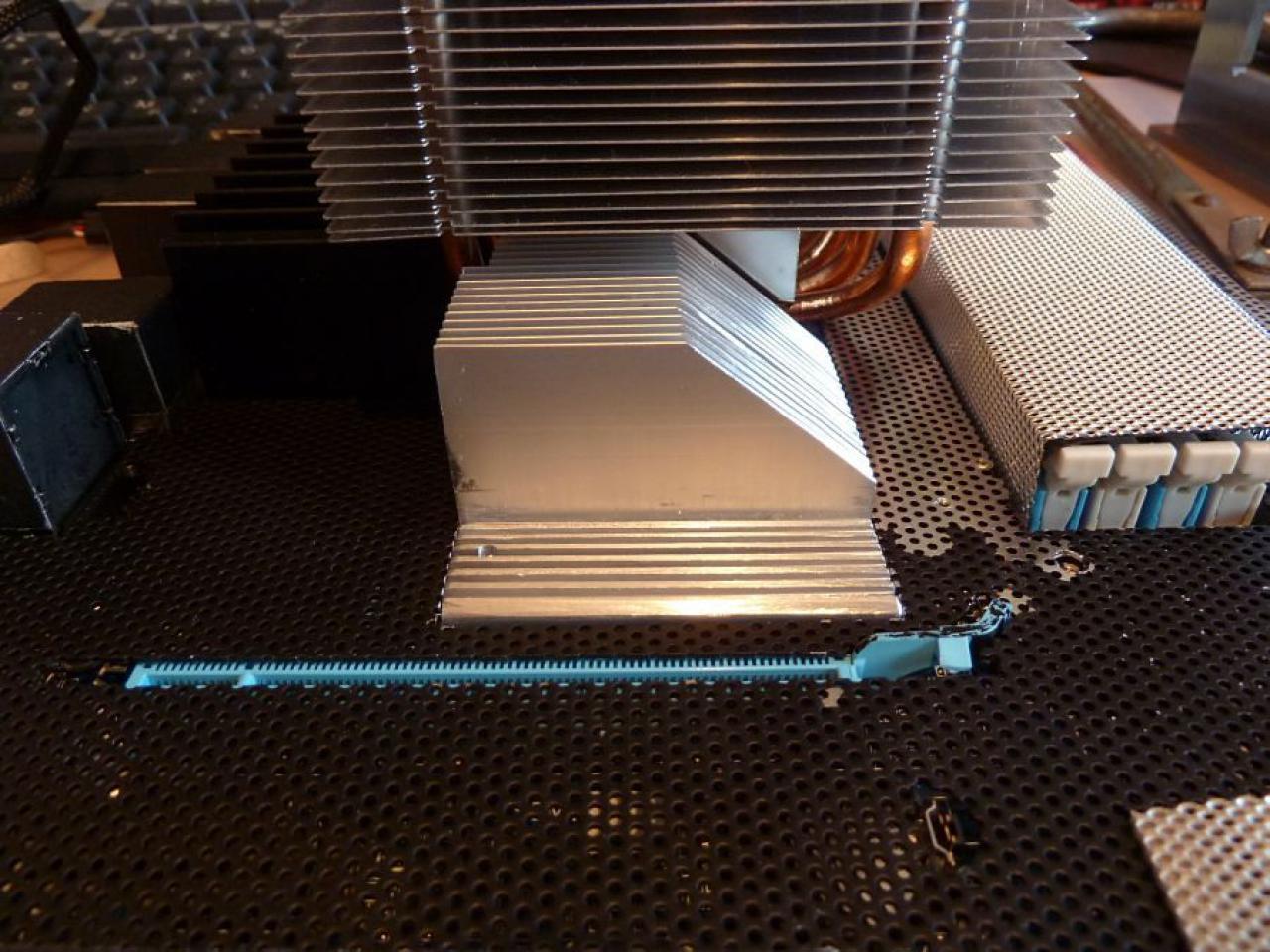 [20/07/2012] Update vom 20.07: Eigenbau-NB-Kühler und Riss im Plexiglas (13)