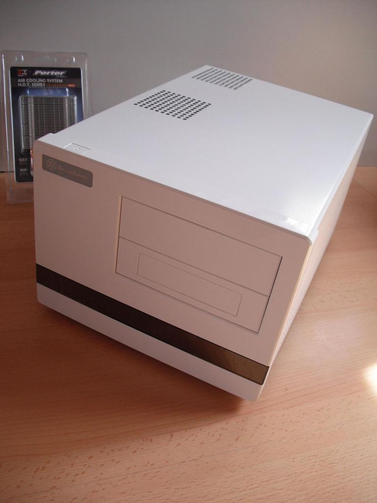 [27/07/2012] Purple White: Casemod mit gemoddeter Grafikkarte (14)