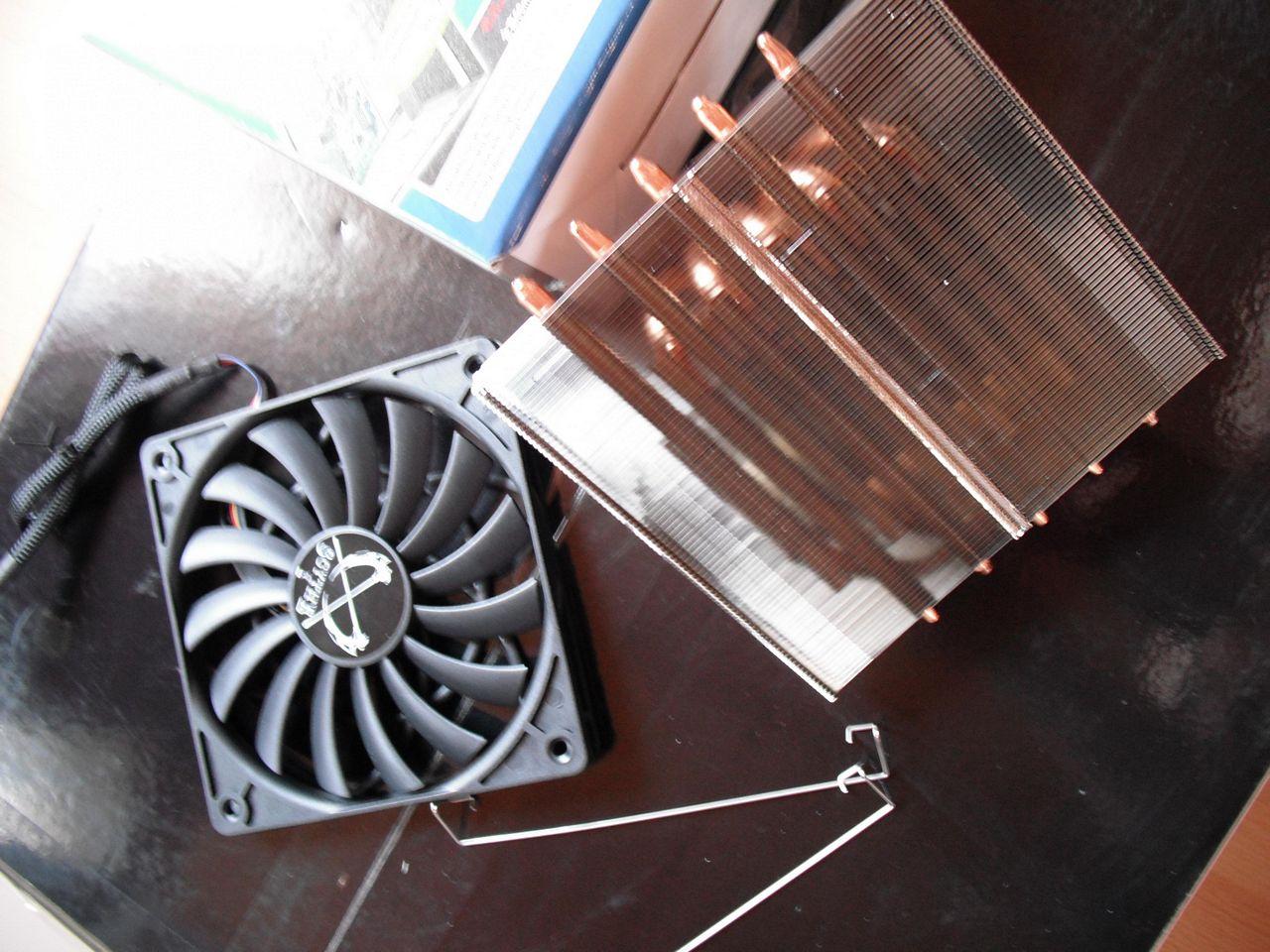 [27/07/2012] Purple White: Casemod mit gemoddeter Grafikkarte (16)