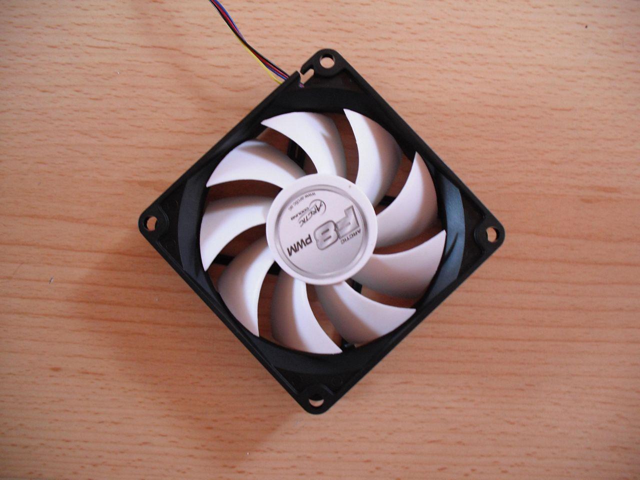 [27/07/2012] Purple White: Casemod mit gemoddeter Grafikkarte (22)