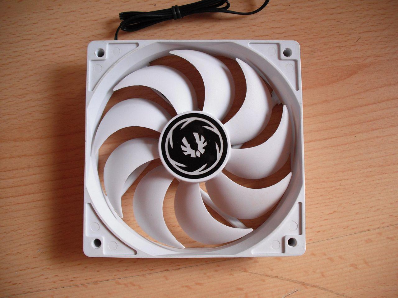 [27/07/2012] Purple White: Casemod mit gemoddeter Grafikkarte (23)