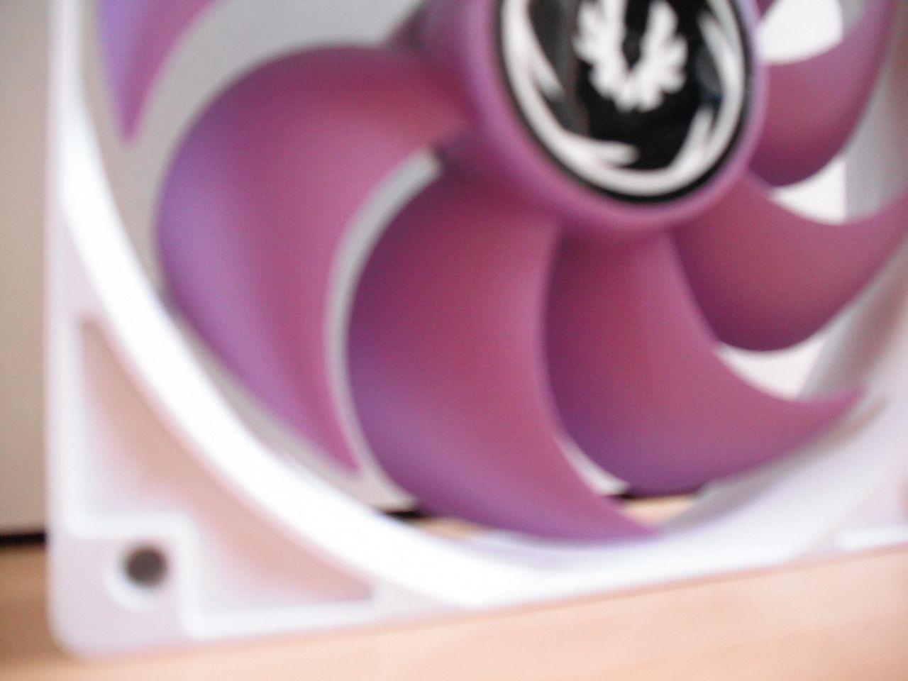 [27/07/2012] Purple White: Casemod mit gemoddeter Grafikkarte (25)