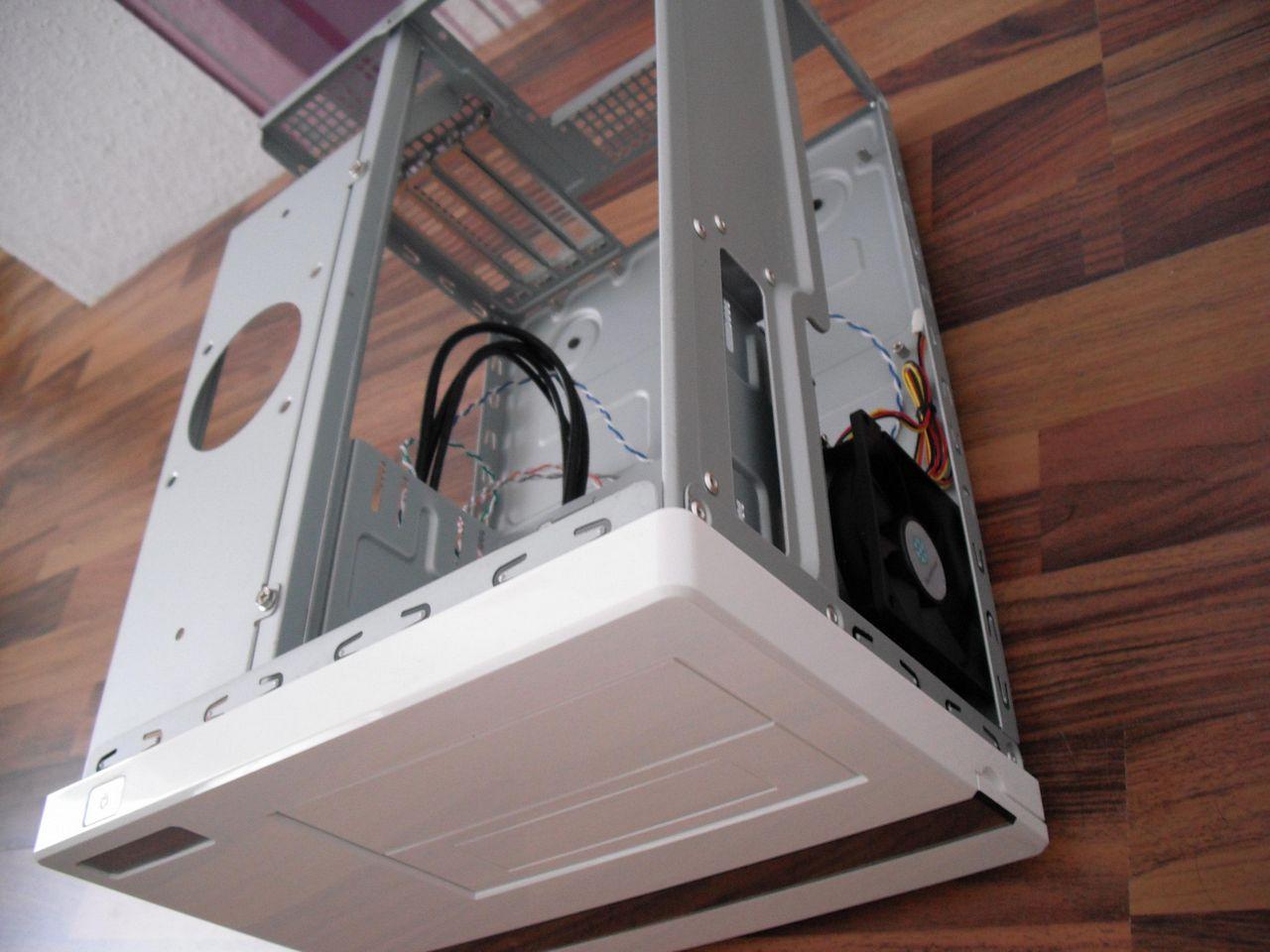 [27/07/2012] Purple White: Casemod mit gemoddeter Grafikkarte (31)