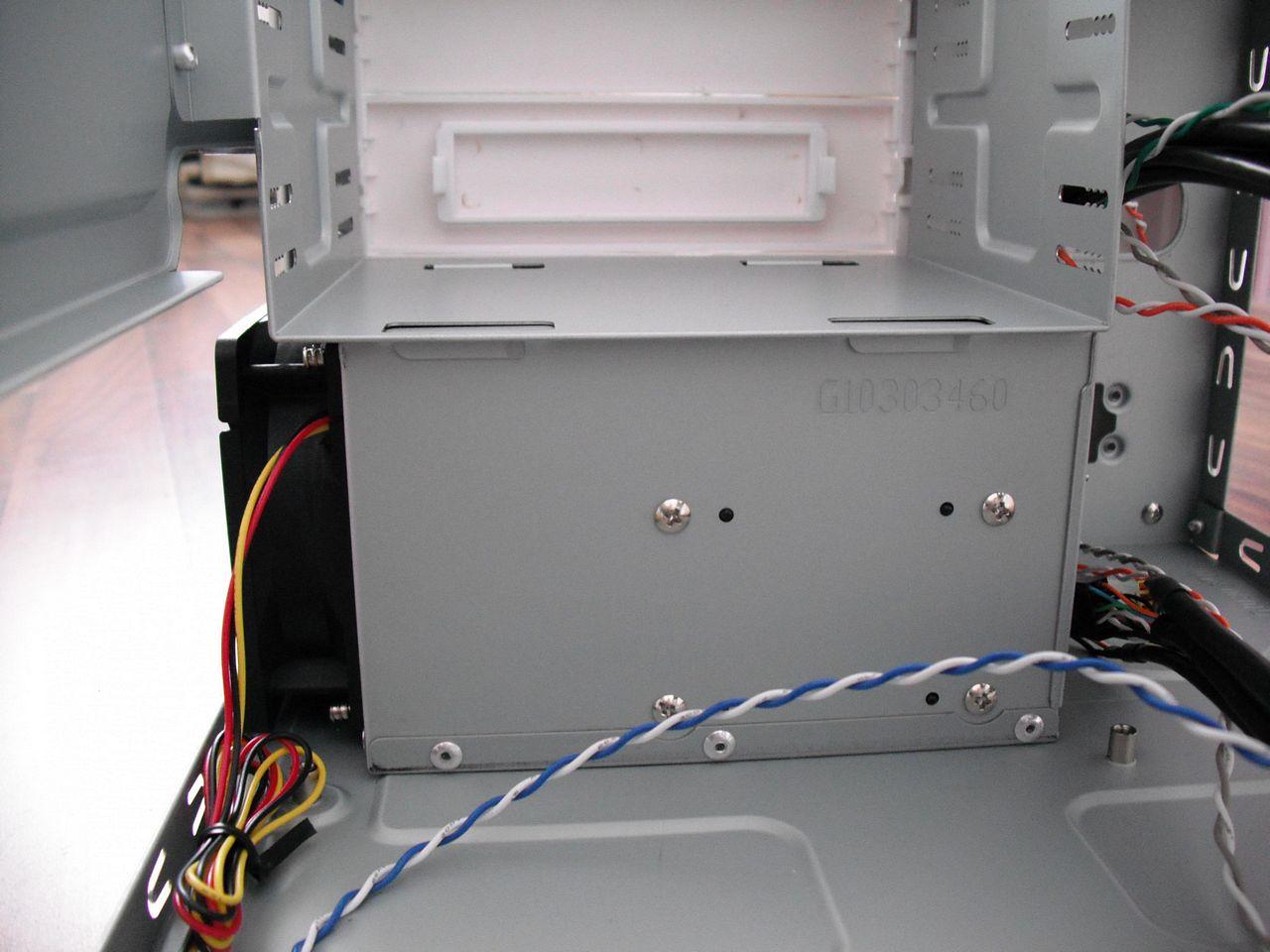 [27/07/2012] Purple White: Casemod mit gemoddeter Grafikkarte (33)