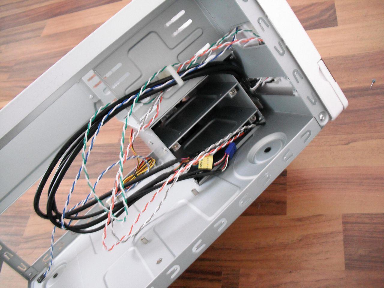 [27/07/2012] Purple White: Casemod mit gemoddeter Grafikkarte (34)