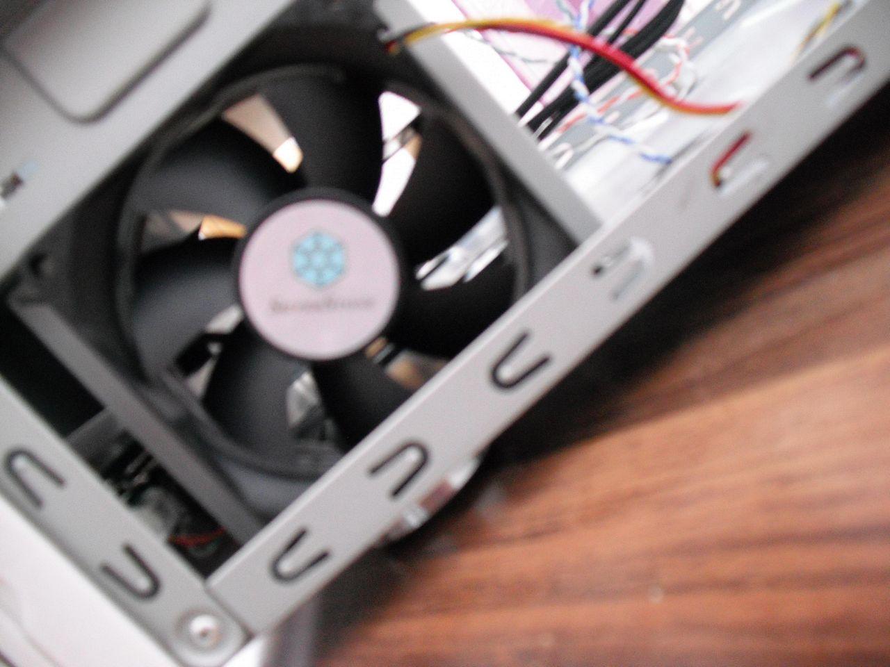 [27/07/2012] Purple White: Casemod mit gemoddeter Grafikkarte (35)
