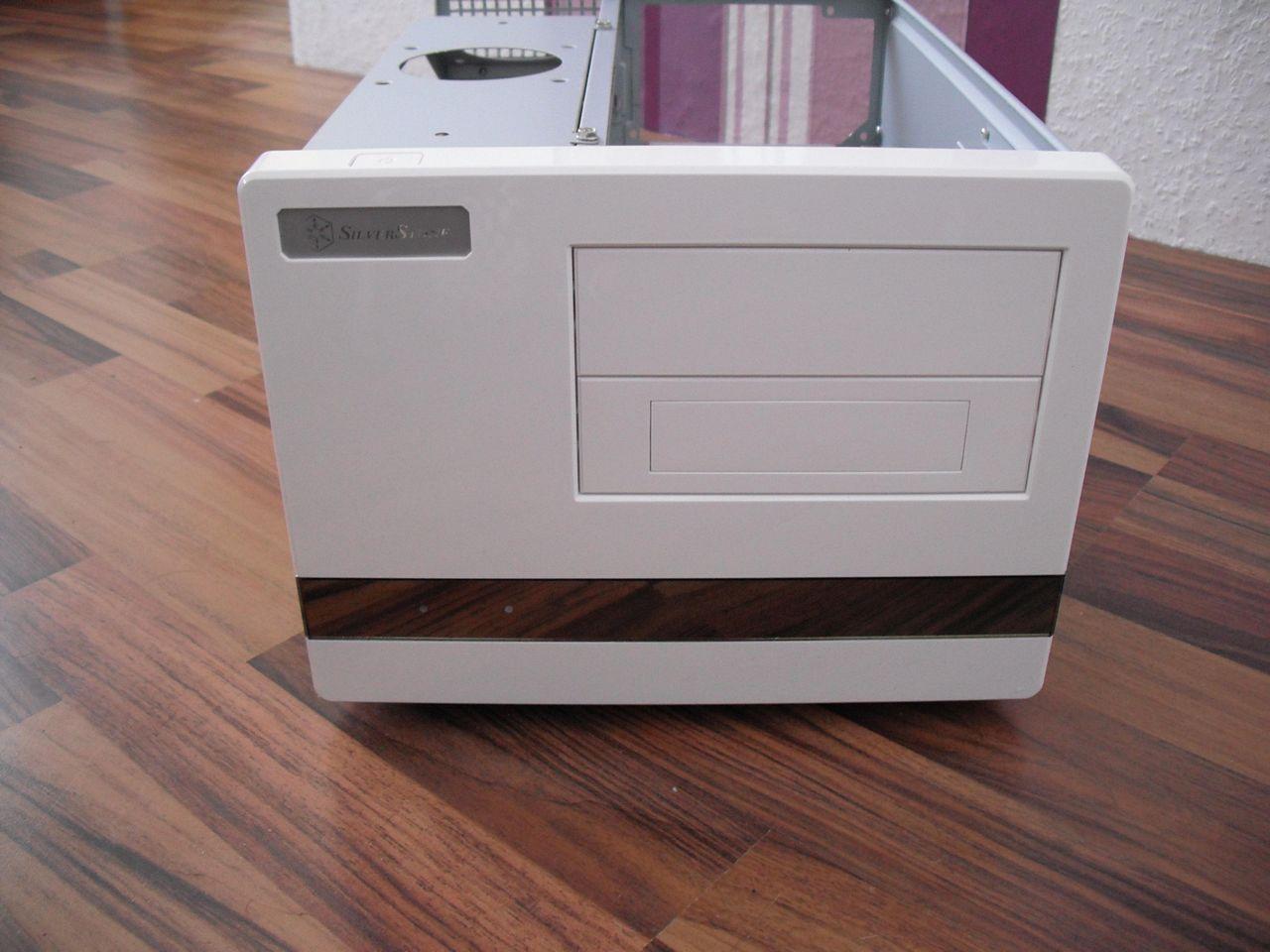 [27/07/2012] Purple White: Casemod mit gemoddeter Grafikkarte (36)