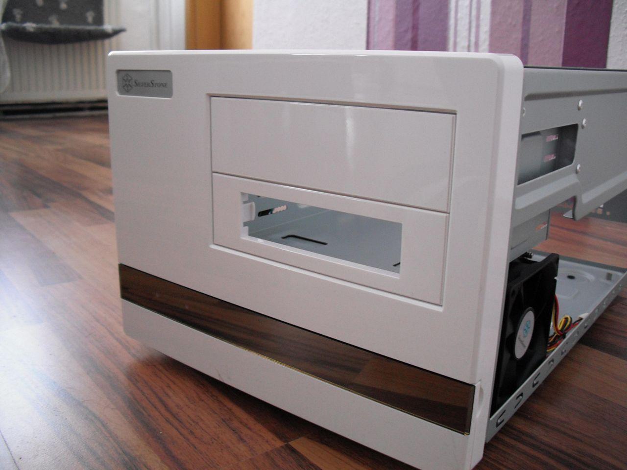 [27/07/2012] Purple White: Casemod mit gemoddeter Grafikkarte (37)