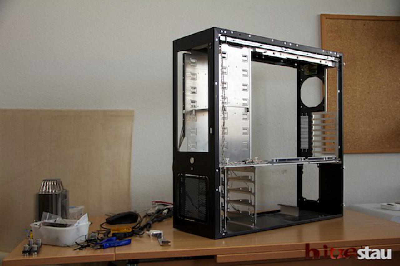 [06/07/2012] Projekt Hitzestau: Schrauber-Duo baut Wakü-PC mit wandmontiertem Mo-Ra3 (2)