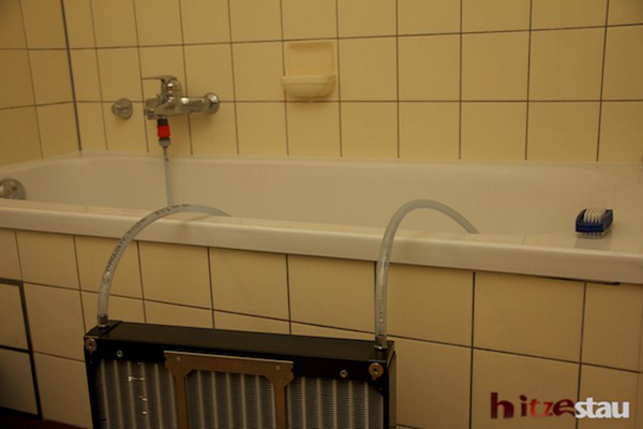 [06/07/2012] Projekt Hitzestau: Schrauber-Duo baut Wakü-PC mit wandmontiertem Mo-Ra3 (31)