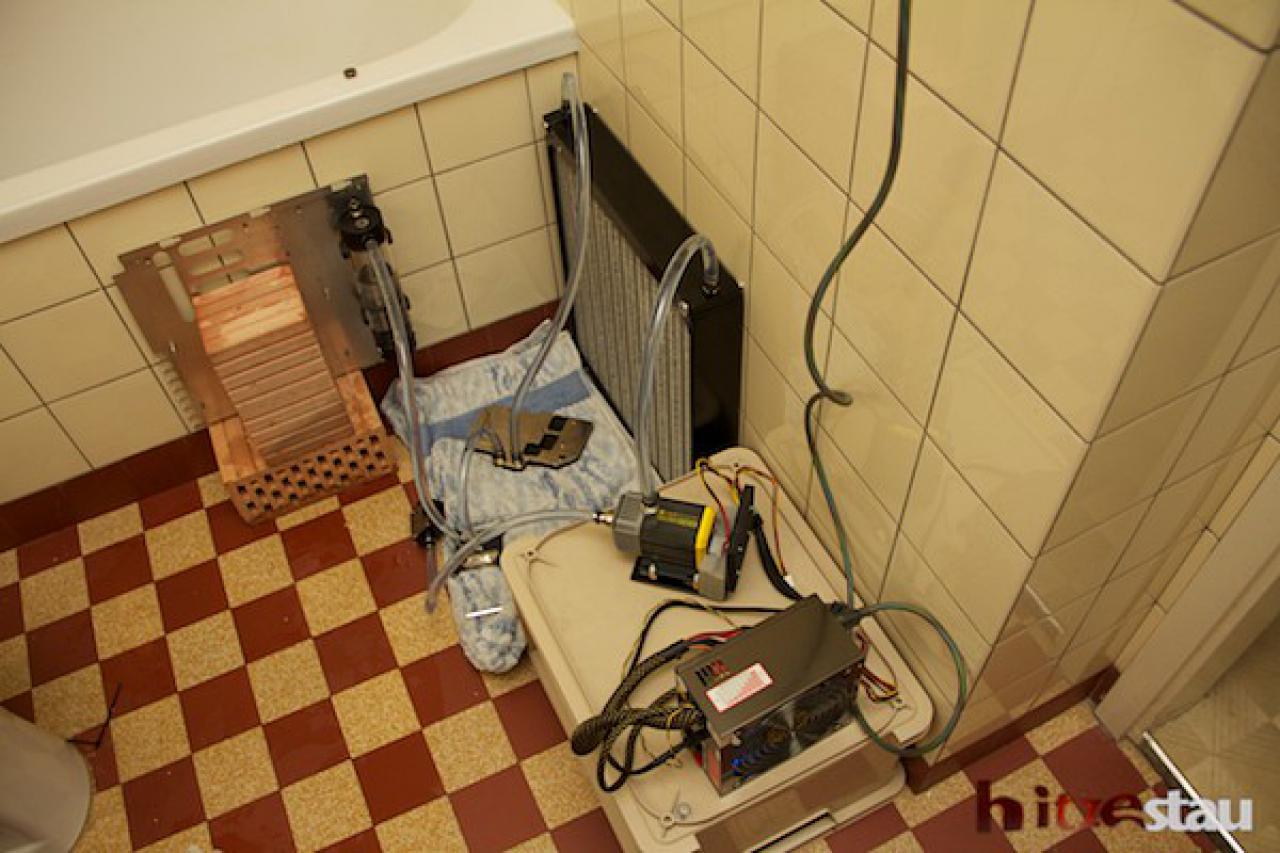 [06/07/2012] Projekt Hitzestau: Schrauber-Duo baut Wakü-PC mit wandmontiertem Mo-Ra3 (33)