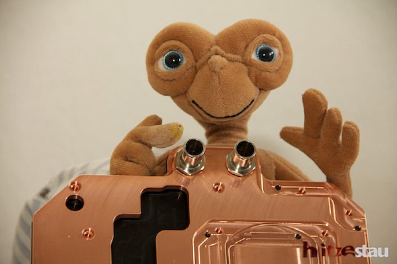 [06/07/2012] Projekt Hitzestau: Schrauber-Duo baut Wakü-PC mit wandmontiertem Mo-Ra3 (41)