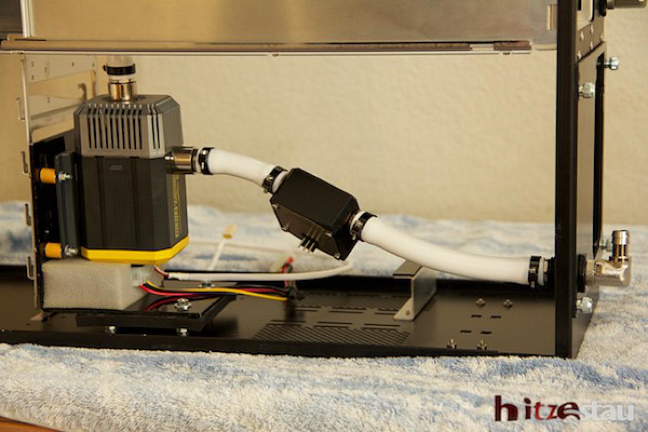 [06/07/2012] Projekt Hitzestau: Schrauber-Duo baut Wakü-PC mit wandmontiertem Mo-Ra3 (56)