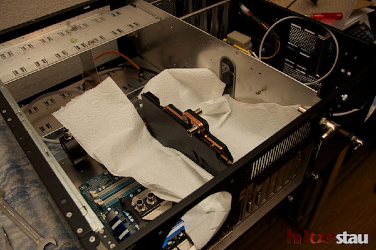 [06/07/2012] Projekt Hitzestau: Schrauber-Duo baut Wakü-PC mit wandmontiertem Mo-Ra3 (59)