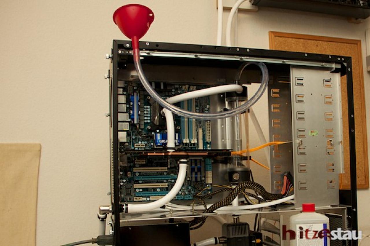 [06/07/2012] Projekt Hitzestau: Schrauber-Duo baut Wakü-PC mit wandmontiertem Mo-Ra3 (65)