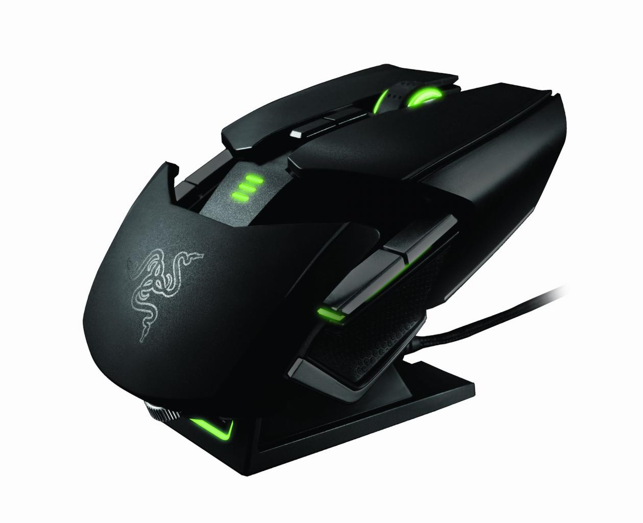 [26/07/2012] Etwas kostspieliger sind da die kabellosen Spielermäuse, beispielsweise die Razer Ouroboros für läppische 126 Euro - Raumschiffdesign inklusive.