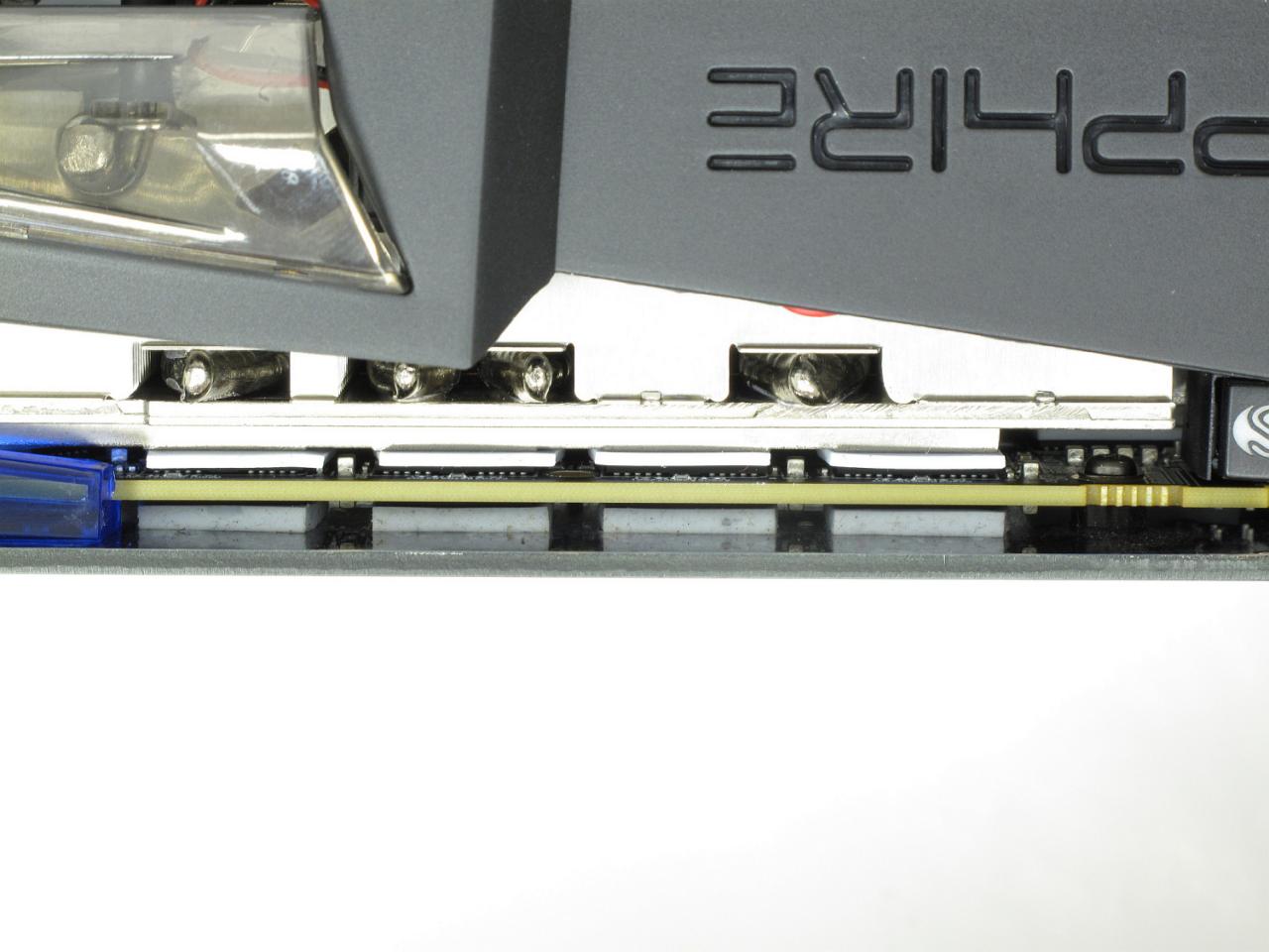 [16/07/2012] Sapphire Radeon HD 7970 TOXIC 6GB: Die 1,2-GHz-Grafikkarte mit 6.144 MiB im PCGH-Test (11)
