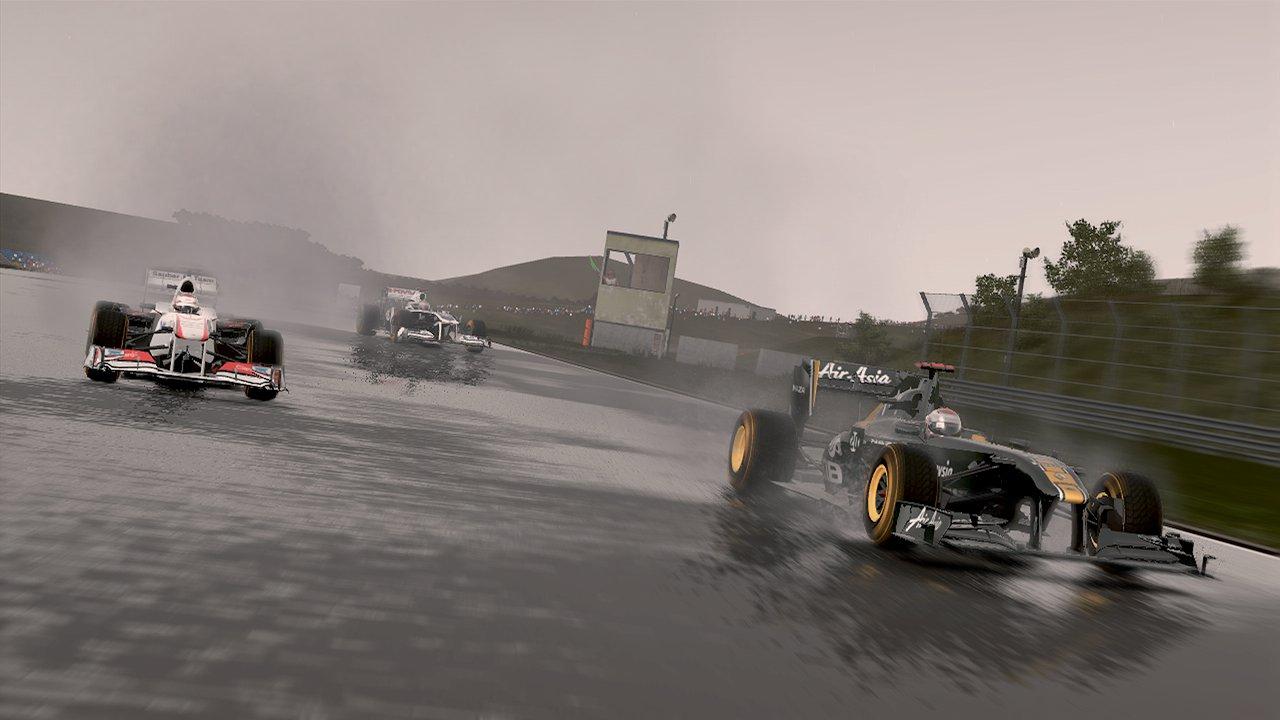 [19/07/2012] Formel 1: Schon F1 2010 belebte das schon totgeglaubte Formel-1-Racing wieder zum leben. Die kleinen Fehler und Bugs wurden durch F1 2011 endlich ausgemerzt, die Spielfreude hat im Vergleich zum Vorgänger noch einmal gehörig zugenommen.